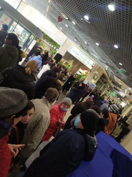 Огромные очереди в магазинах и на заправках: что происходит в Днепре (Фото/Видео) - рис. 4