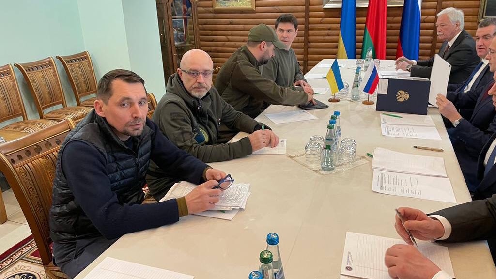 Прекращение огня и перемирие: в Беларуси стартовали переговоры Украины с РФ - рис. 1