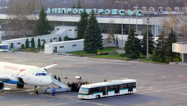 Нардеп Бужанский о бомбежке аэропорта Днепра: ракеты замуруем возле терминала - рис. 1