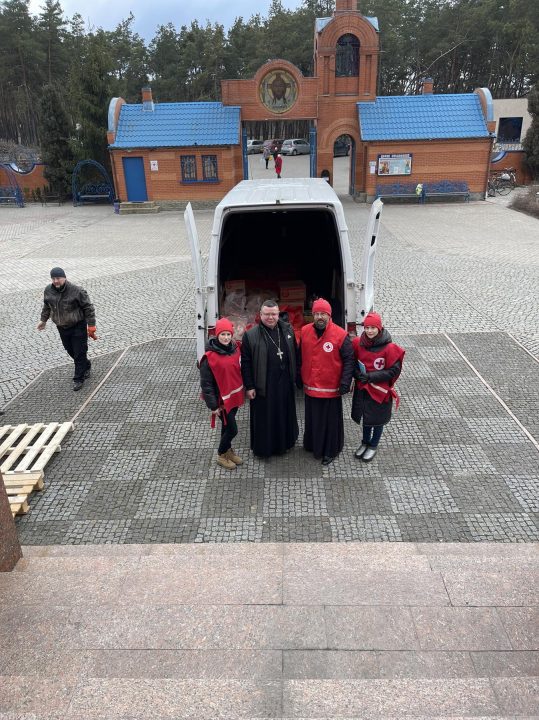 В Днепр привезли гуманитарную помощь от Румынской православной церкви (Фото) - рис. 1