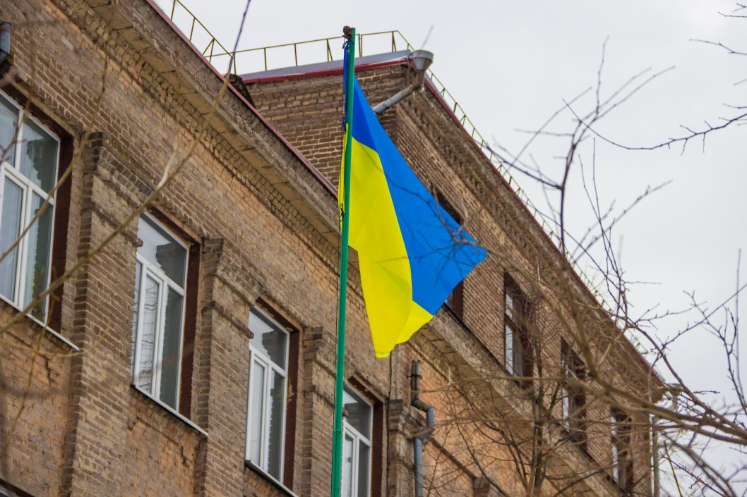 На улицах Днепра собирают подписи под обращением к НАТО закрыть небо над Украиной - рис. 7