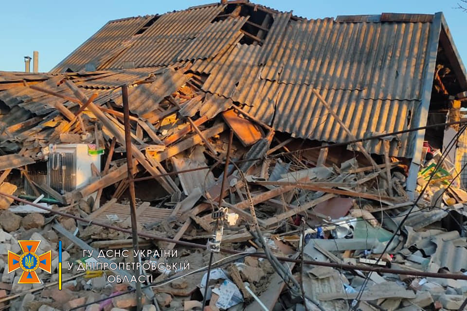 Спасатели показали результаты обстрела поселка в Днепропетровской области (Фото) - рис. 2