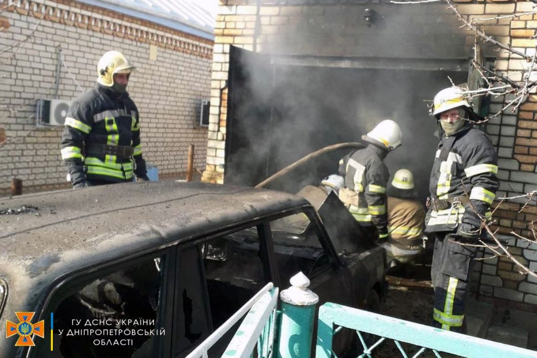 На Днепропетровщине сгорел гараж с автомобилем внутри (Видео) - рис. 3