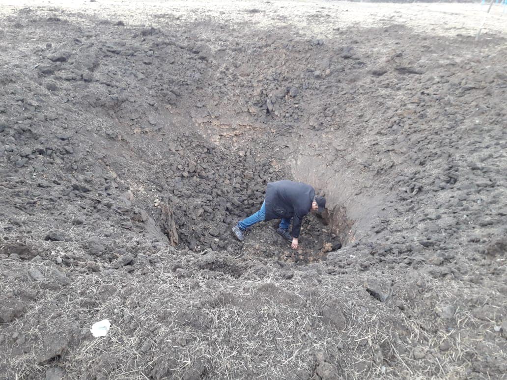 На Днепропетровщине во время воздушной тревоги вражеская ракета угодила в школьный стадион - рис. 5