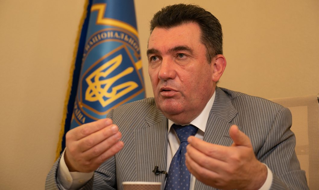«Будем расстреливать на месте»: секретарь СНБО Украины отреагировал на инцидент с Шуфричем - рис. 1