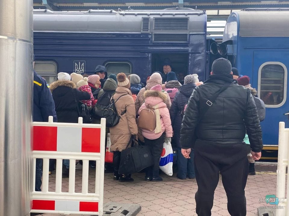 Ситуация на вокзале Днепра: эвакуировать разрешили домашних животных (Фото) - рис. 5