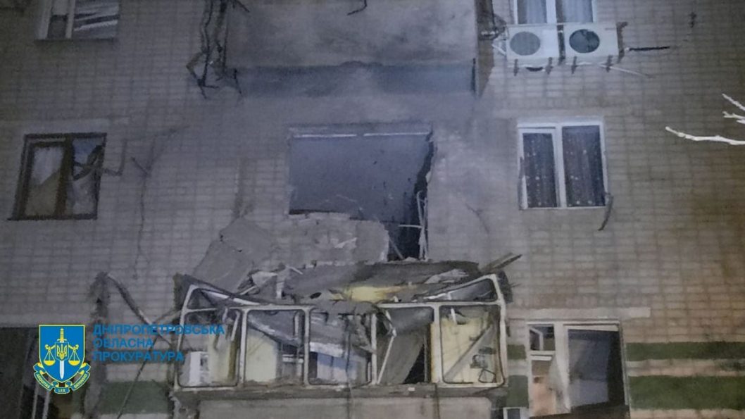 Оккупанты обстреляли из «Градов» многоэтажные дома в Днепропетровской области - рис. 1