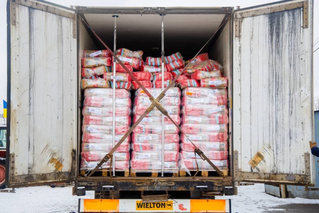 Днепропетровская область отправила в регионы конвои с гуманитарной помощью (Фото) - рис. 8