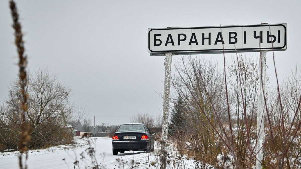 Пытаются втянуть Беларусь в войну: армия РФ обстреляла несколько городов - рис. 1