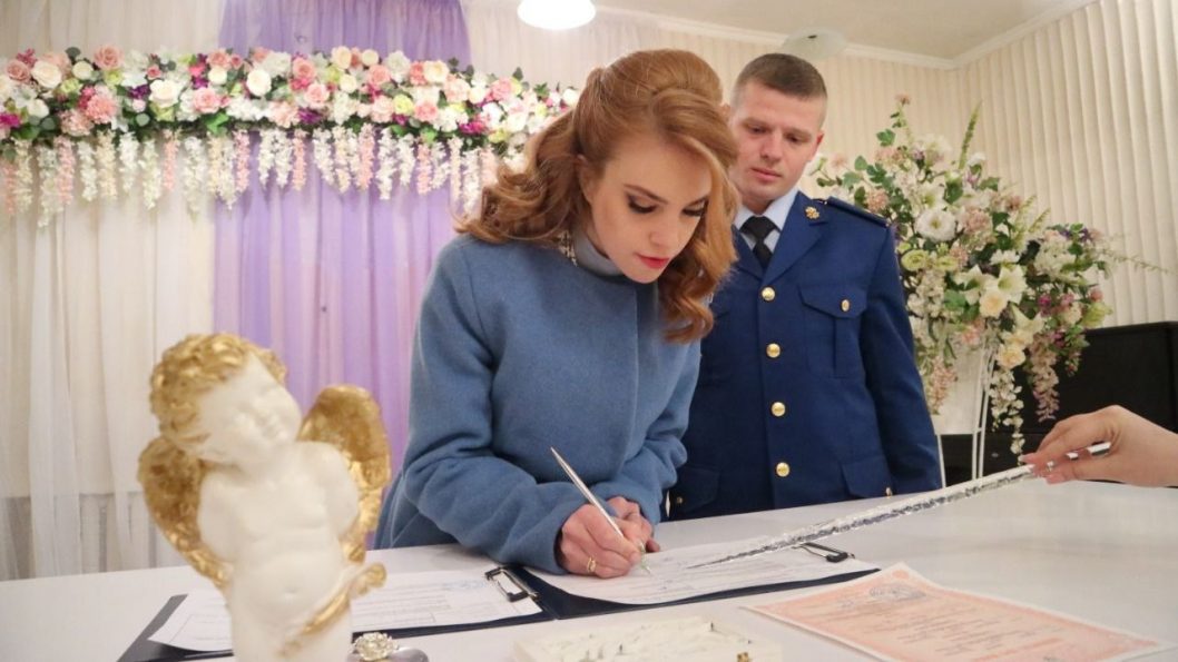 Жизнь продолжается: в Днепре защитники Украины сыграли три свадьбы (Фото) - рис. 2