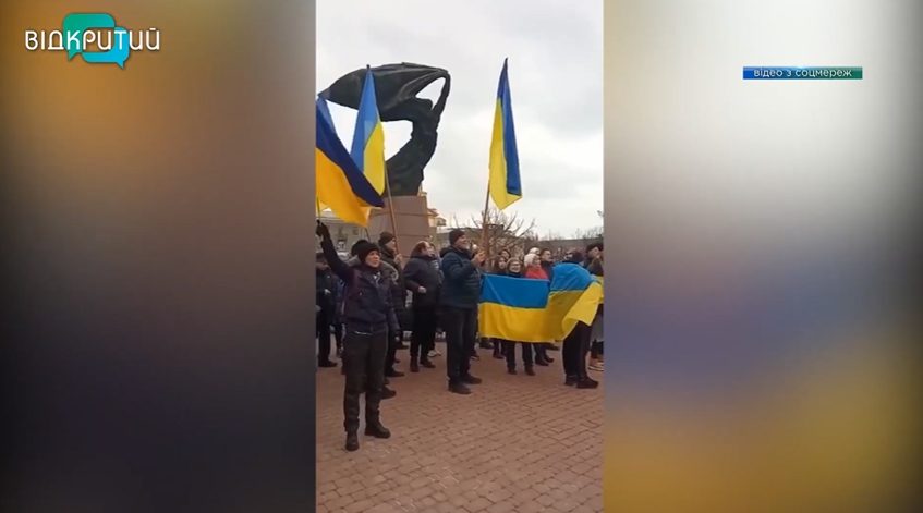 Проклятия и похоронные венки: как встречают оккупантов мирные украинцы - рис. 4