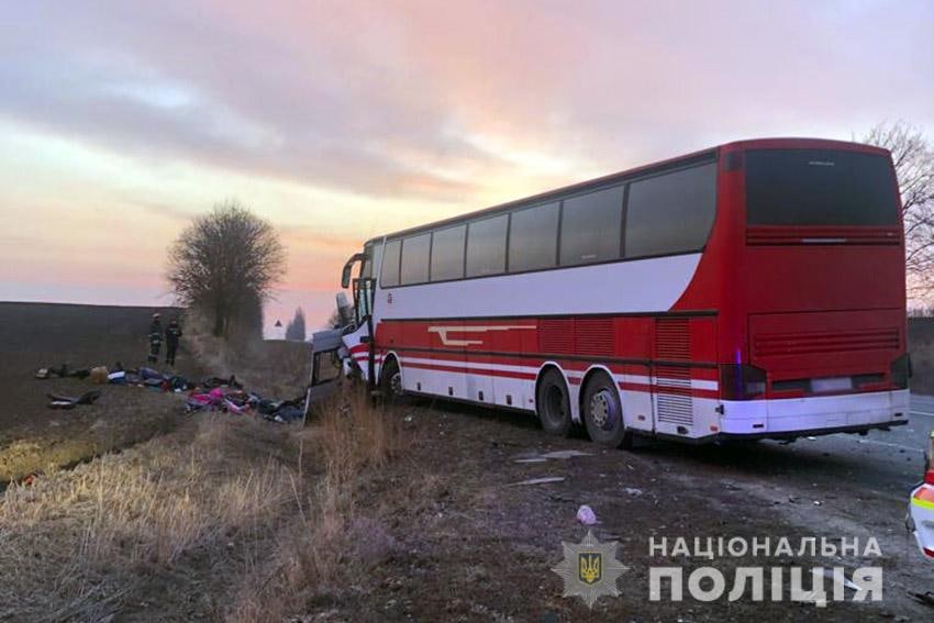Микроавтобус с переселенцами из Днепра попал в аварию: много погибших - рис. 3