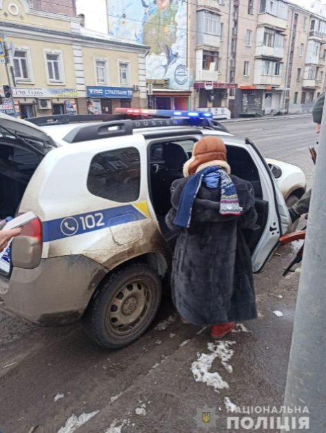 Полицейские Днепропетровской области эвакуировали из Харькова 300 человек - рис. 2