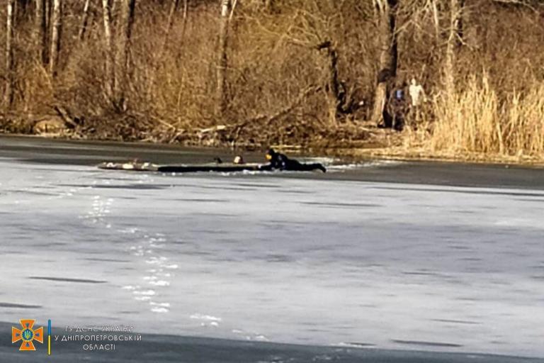 В Днепре двое мужчин провалились под лёд: один утонул - рис. 2
