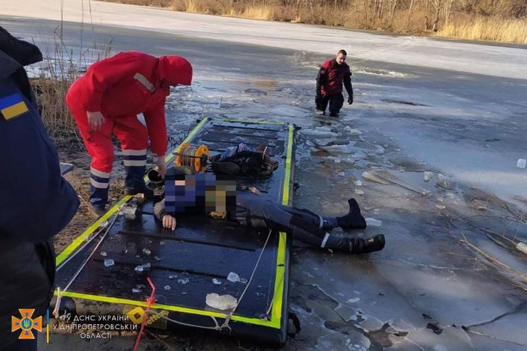 В Днепре двое мужчин провалились под лёд: один утонул - рис. 3