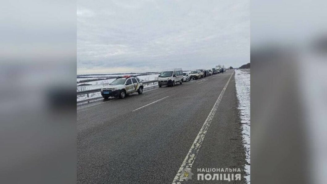 Полицейские Днепропетровской области вывезли 180 человек из Харькова - рис. 1