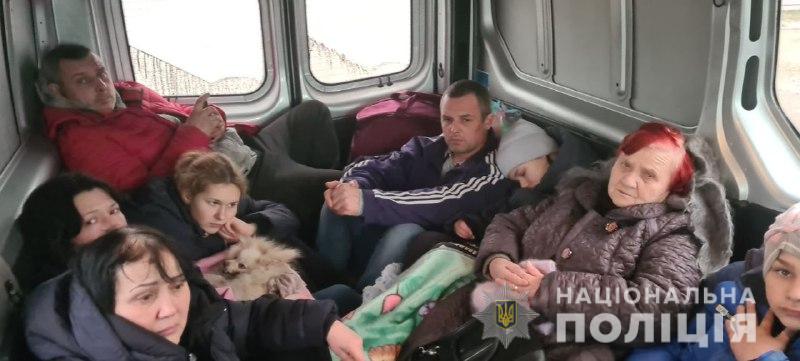 Полицейские Днепропетровской области вывезли 180 человек из Харькова - рис. 2