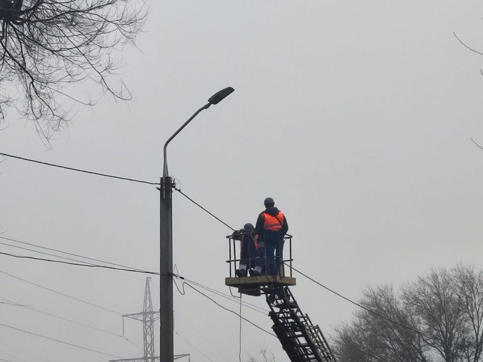 В Днепре на улице Энергетической модернизируют уличное освещение - рис. 1