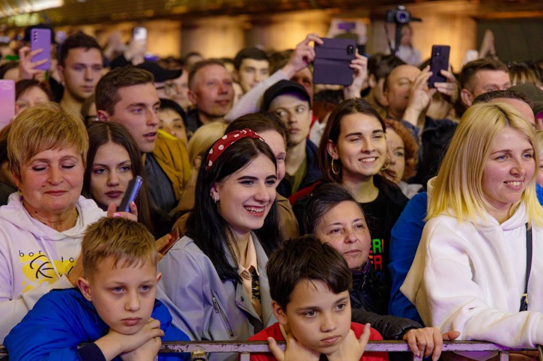 Pianoбой, «ВВ» и 95 квартал: в днепровском метро состоялся концерт «Життя переможе» - рис. 8
