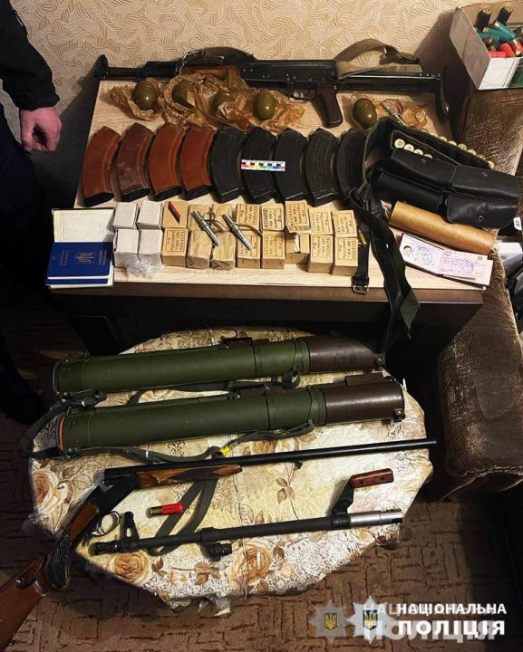 На Днепропетровщине депутат сельсовета незаконно завладел партией оружия (Видео) - рис. 1