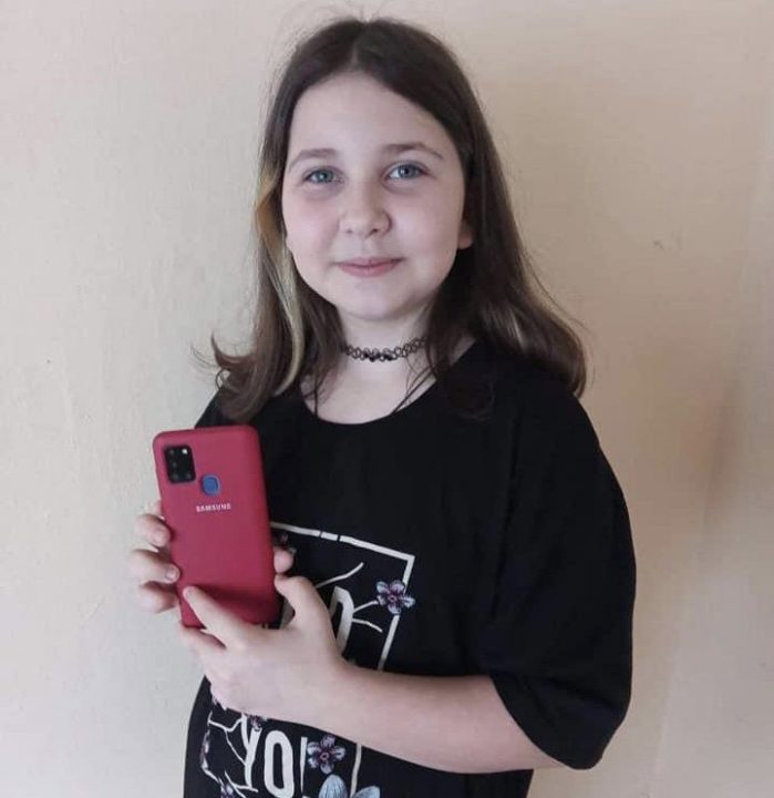 Днепровский 93-й ОМБр Холодный яр: бойцы вернули 10-летней девочке, украденный оккупантами телефон - рис. 1