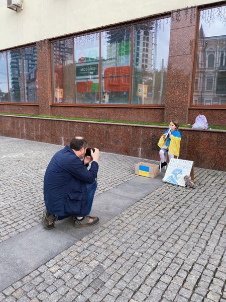 Юная днепрянка собрала за день почти 5000 гривен на бронежилет для воинов ВСУ - рис. 2