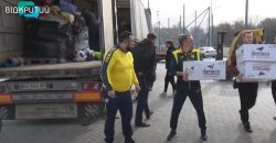 В Днепр доставили 20 тонн гуманитарной помощи от европейских футболистов (Видео) - рис. 14
