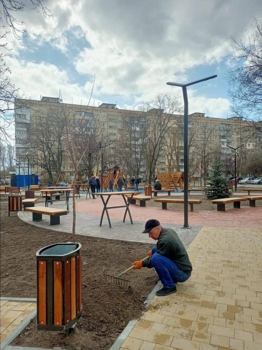 В Днепре активно достраивают сквер и детскую площадку на левом берегу (Фото) - рис. 2