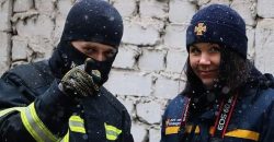 Спасатели, которые попали под ракетный обстрел РФ в аэропорту Днепра идут на поправку - рис. 2