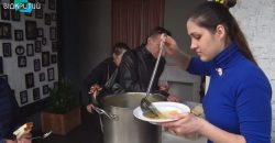 Ресторан «Мафия» в Днепре бесплатно кормит переселенцев обедами - рис. 28