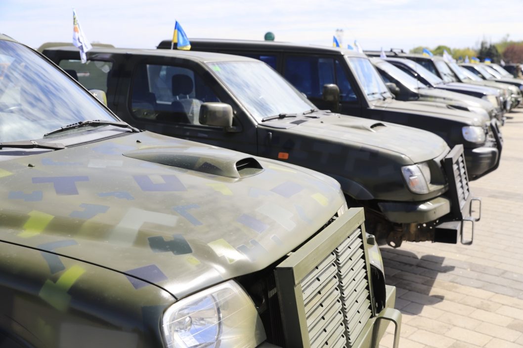 ВСУ и терробороне Днепра передали 22 маневровых автомобиля - рис. 2
