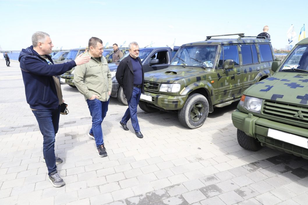 ВСУ и терробороне Днепра передали 22 маневровых автомобиля - рис. 4