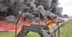 Российские оккупанты нанесли ракетный удар по нефтяному заводу в Лисичанске - рис. 12