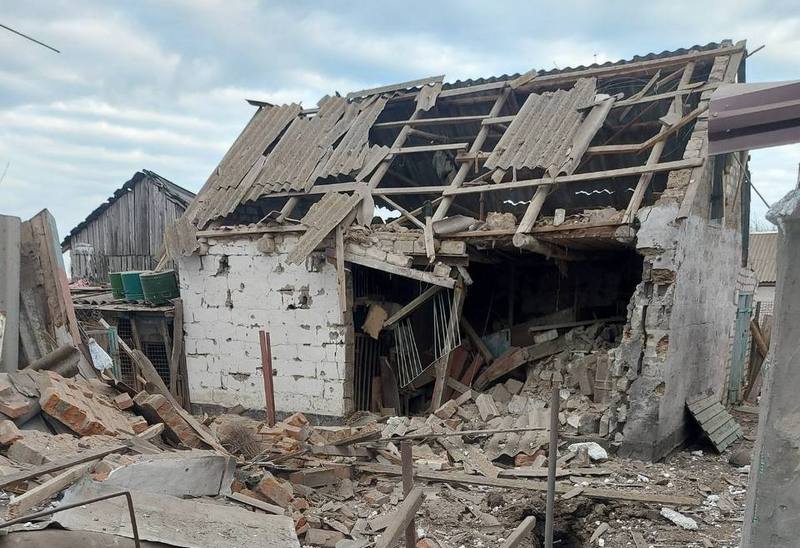 Попали в жилищный сектор и хозяйственные постройки: подробности утренних обстрелов на Днепропетровщине - рис. 1