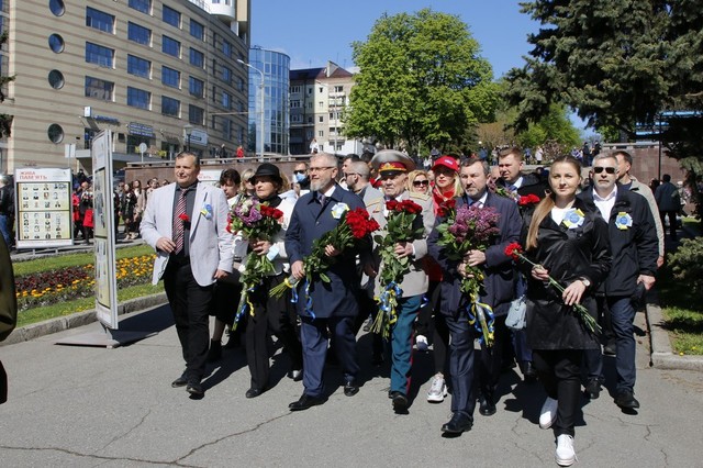 Глава администрации Кривого Рога Вилкул призвал праздновать День победы 8 мая - рис. 1