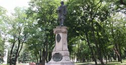 В Днепре хотят демонтировать памятник Ломоносову - рис. 7