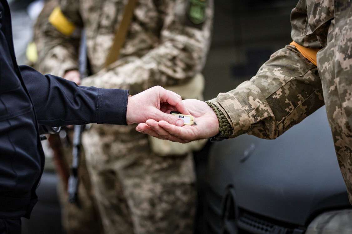 Тероборона Днепра получила 10 современных пикапов и 4 микроавтобуса - рис. 3