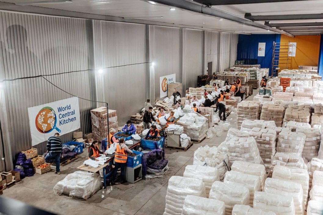 35 тисяч на тиждень – у Дніпрі «БФ «Перемога» збирає продуктові набори для прифронтових міст - рис. 3