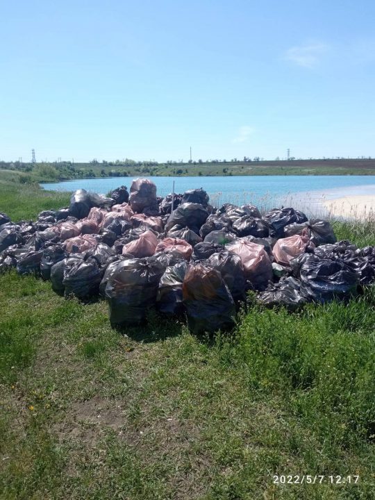 Переселенцы из Харькова очистили от мусора «Мальдивы» под Днепром - рис. 3
