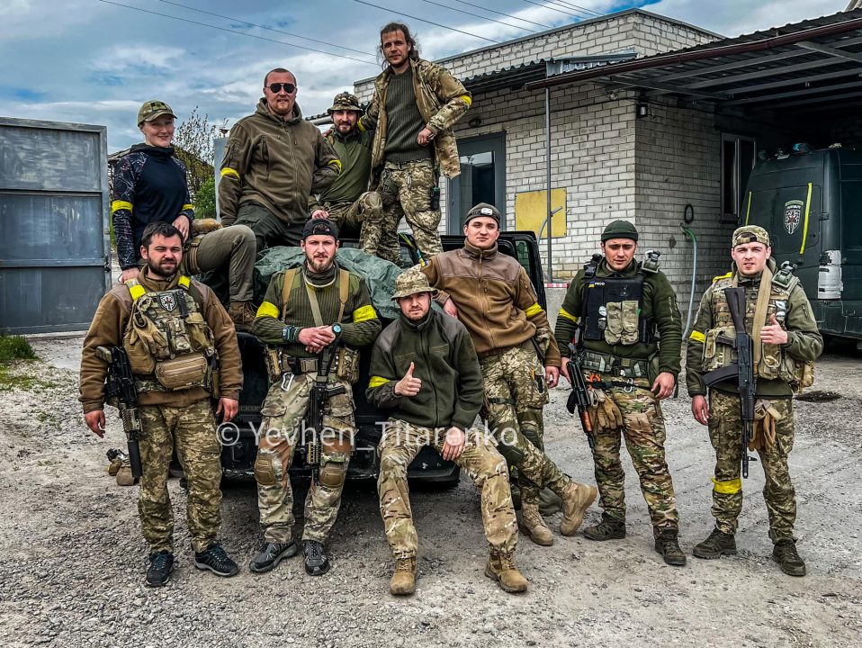 Днепровский режиссер вместе с командой вывозит раненых на Харьковщине - рис. 4