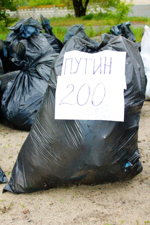 Жители одного из районов Днепра провели генеральную уборку на озере (Фото) - рис. 7