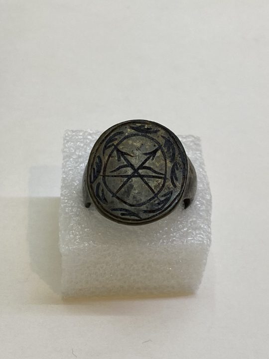 Музею истории Днепра передали редкий казацкий перстень, купленный в Испании - рис. 3