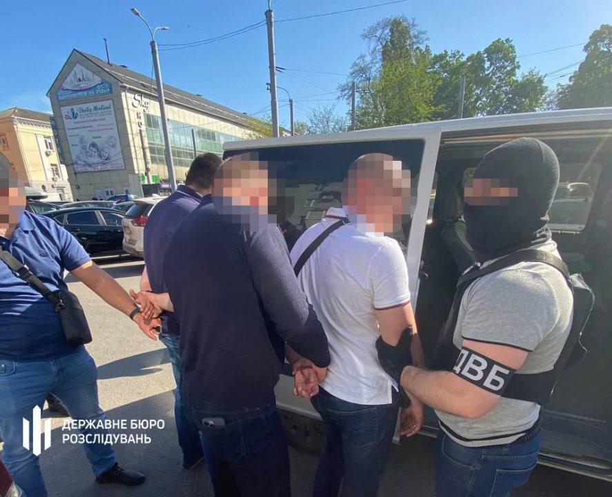 На Днепропетровщине задержали правоохранителей, обещавших «закрыть» уголовное дело - рис. 1