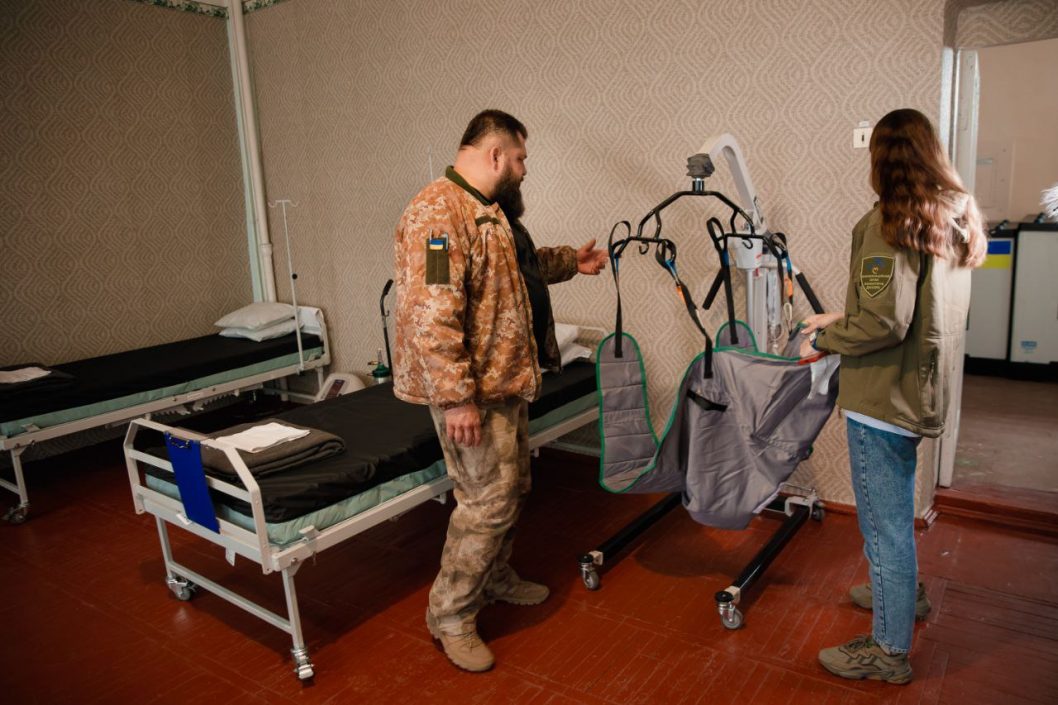 Волонтеры Днепра передали ВСУ мобильный военный госпиталь - рис. 3