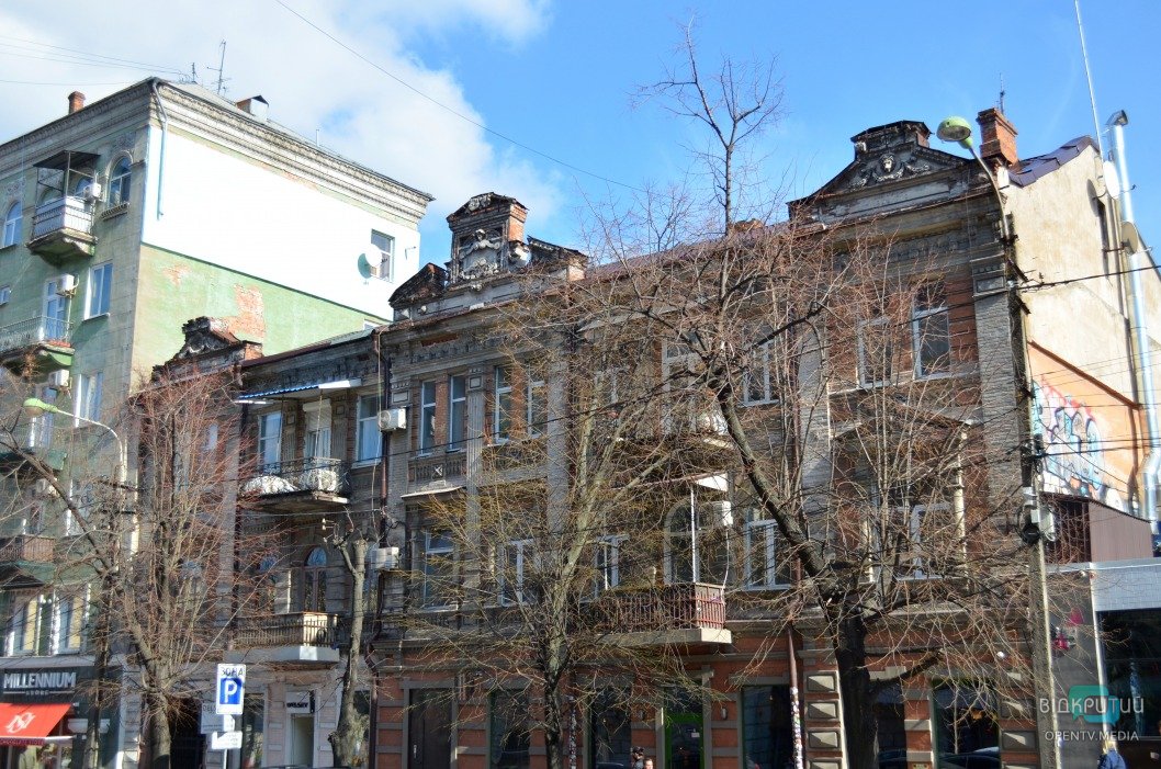 В Днепре на фасаде исторического здания снова появился фаллический символ - рис. 6