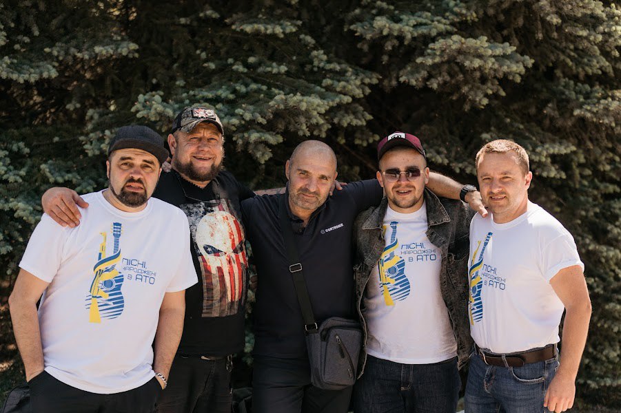 В больницах Днепра украинские музыканты провели концерт для раненных бойцов - рис. 9