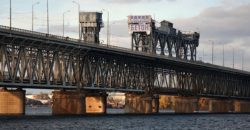 Мэр Днепра прокомментировал ракетный удар по Амурскому мосту города (Видео) - рис. 19