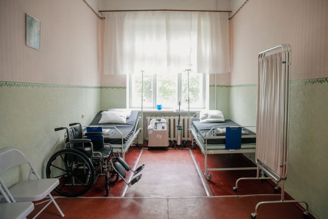 Волонтеры Днепра передали ВСУ мобильный военный госпиталь - рис. 7