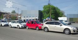В Днепре на проспекте Богдана Хмельницкого столкнулись три автомобиля - рис. 1