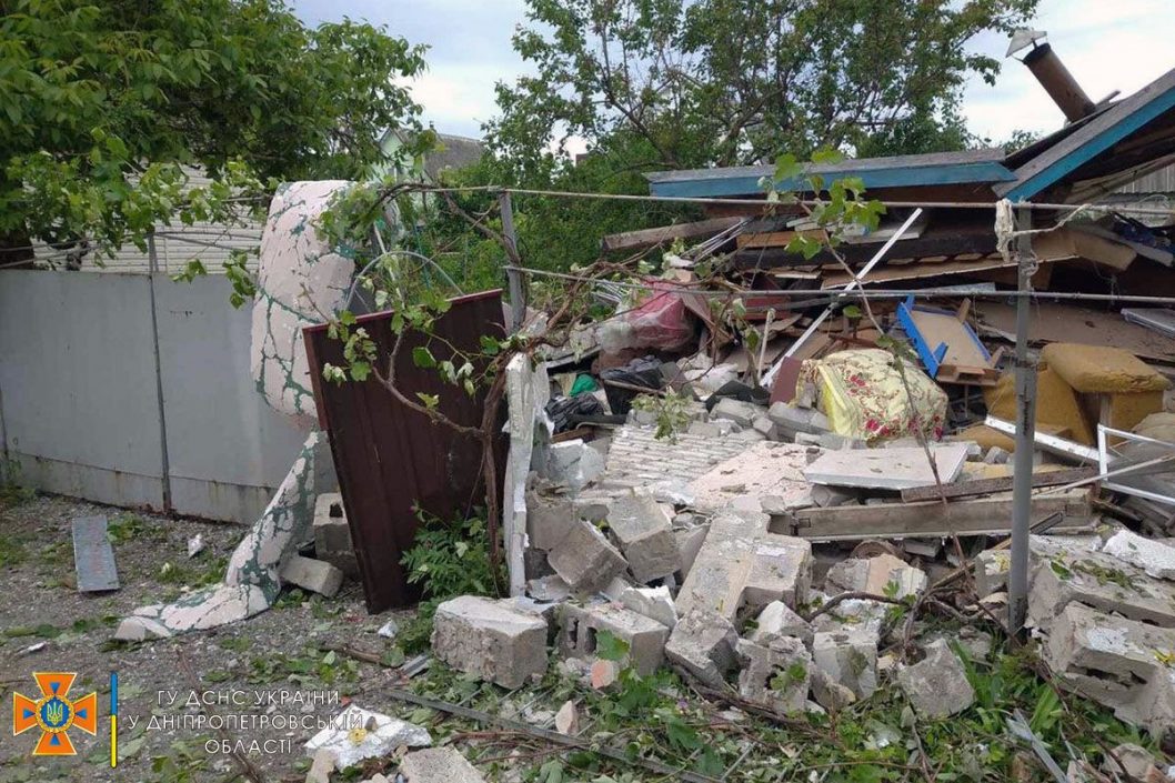 Под Днепром спасатели достали пенсионера из обрушившегося дома - рис. 3